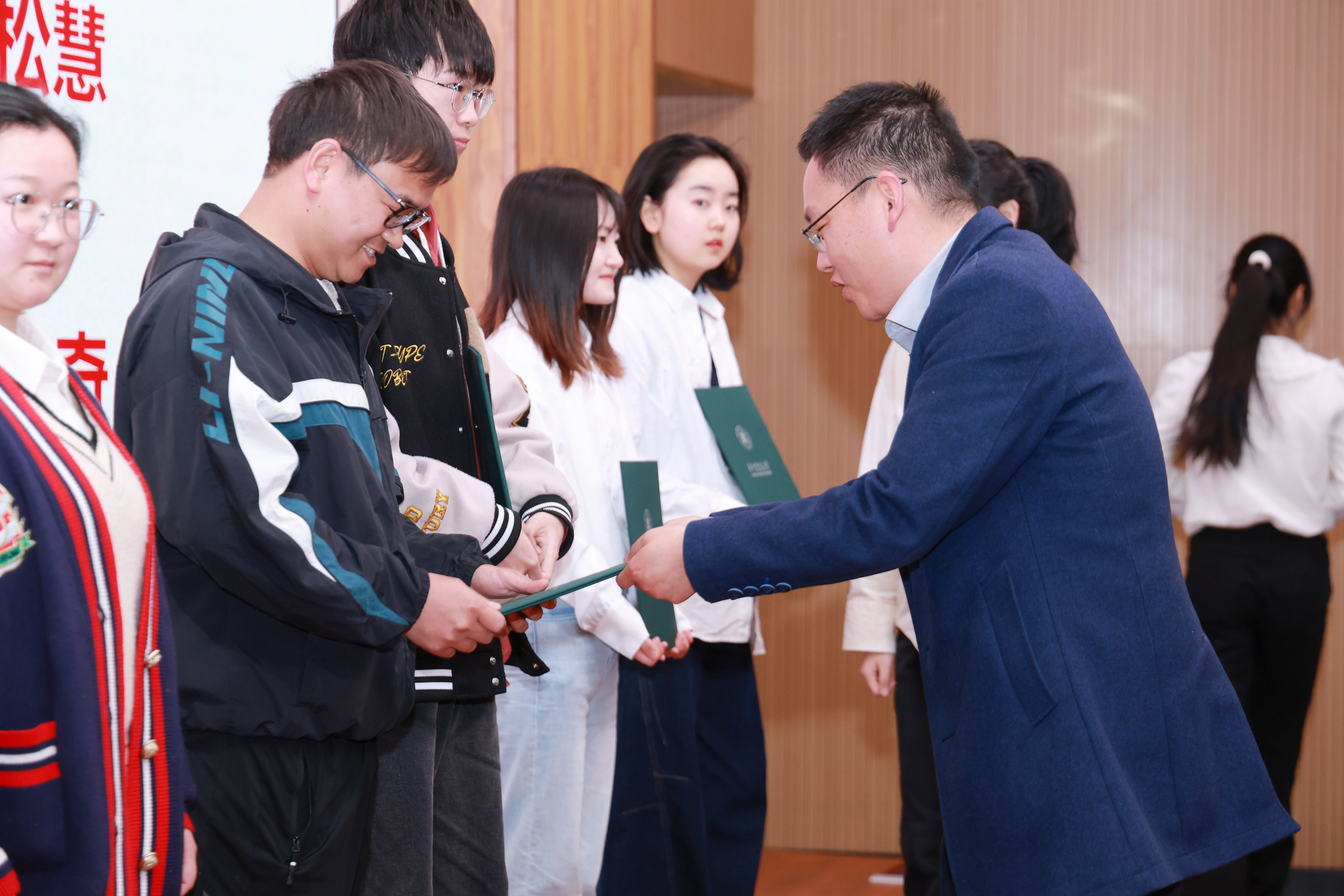 替换词天行健奖学金颁奖特辑 | 以科技守护碧水，育青年创新未来
